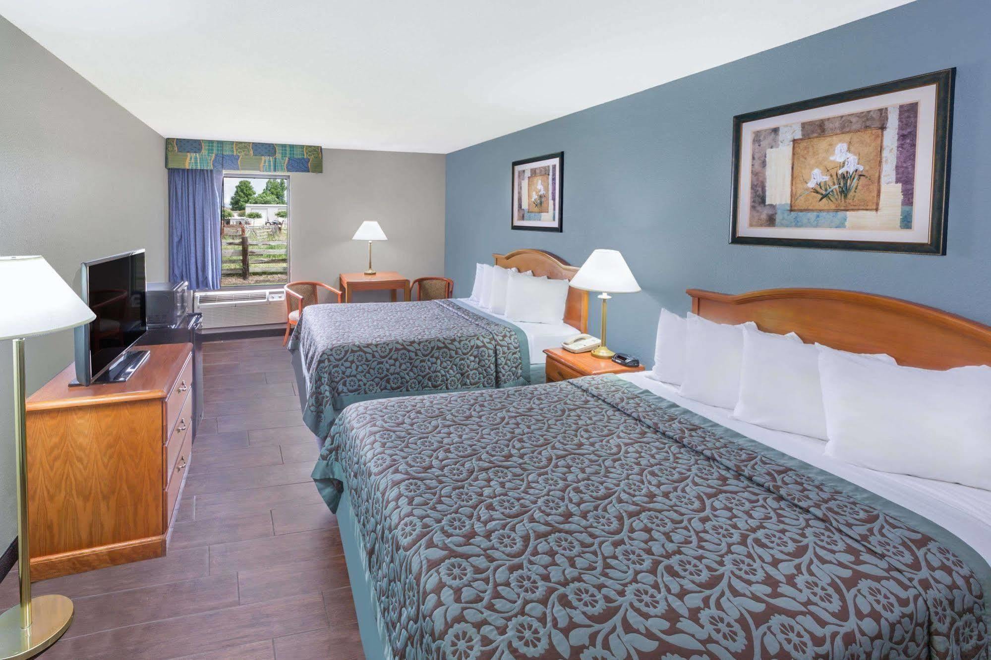 Days Inn By Wyndham Galliano La Exterior photo